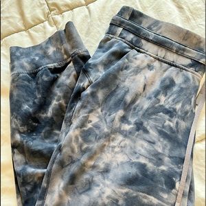Lululemon cropped jogger